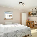 Stylowe I Eleganckie Studia Very Berry W Poznaniu By Noclegi Renters