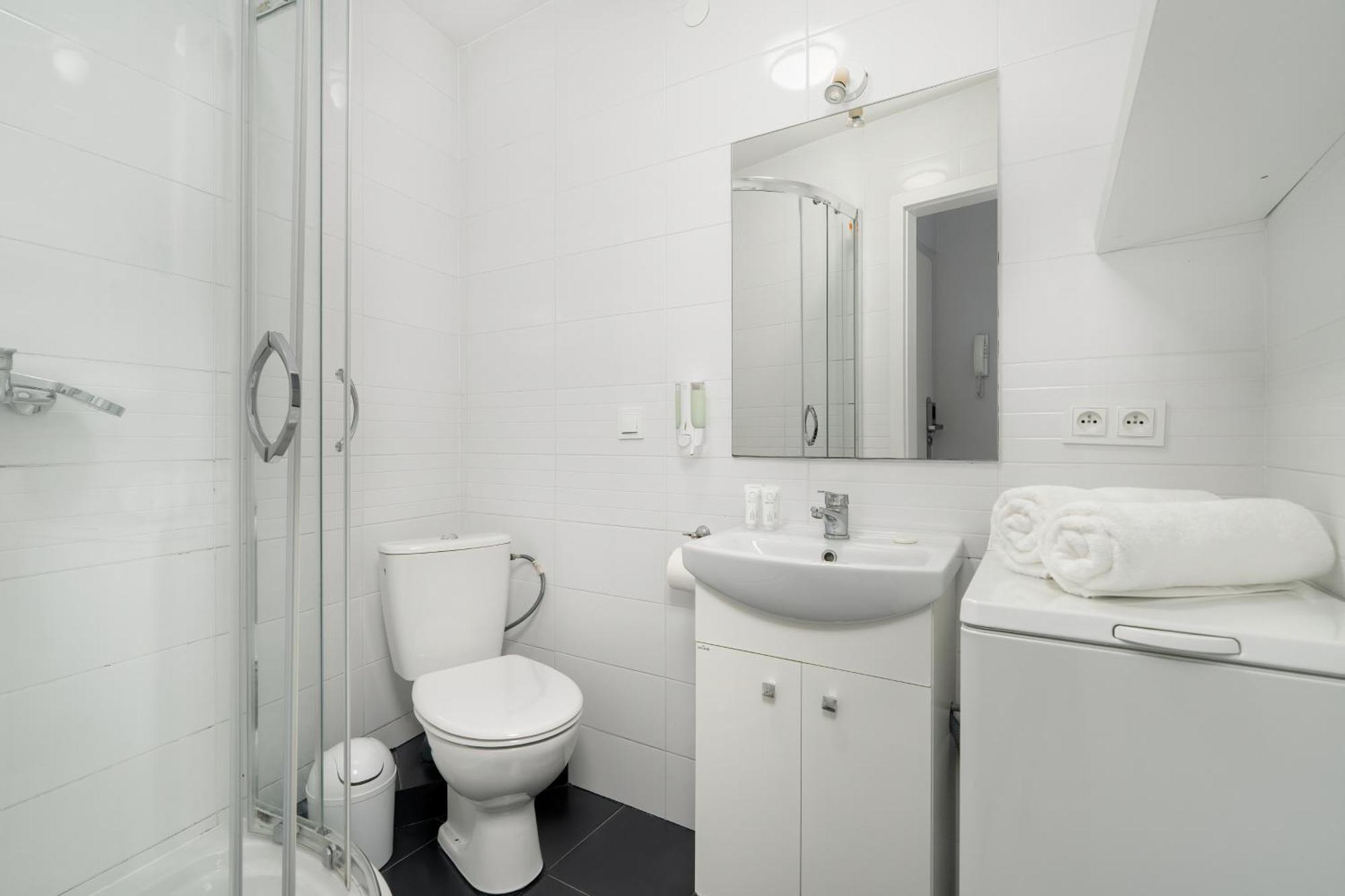 Stylowe I Eleganckie Studia Very Berry W Poznaniu By Renters Poznan