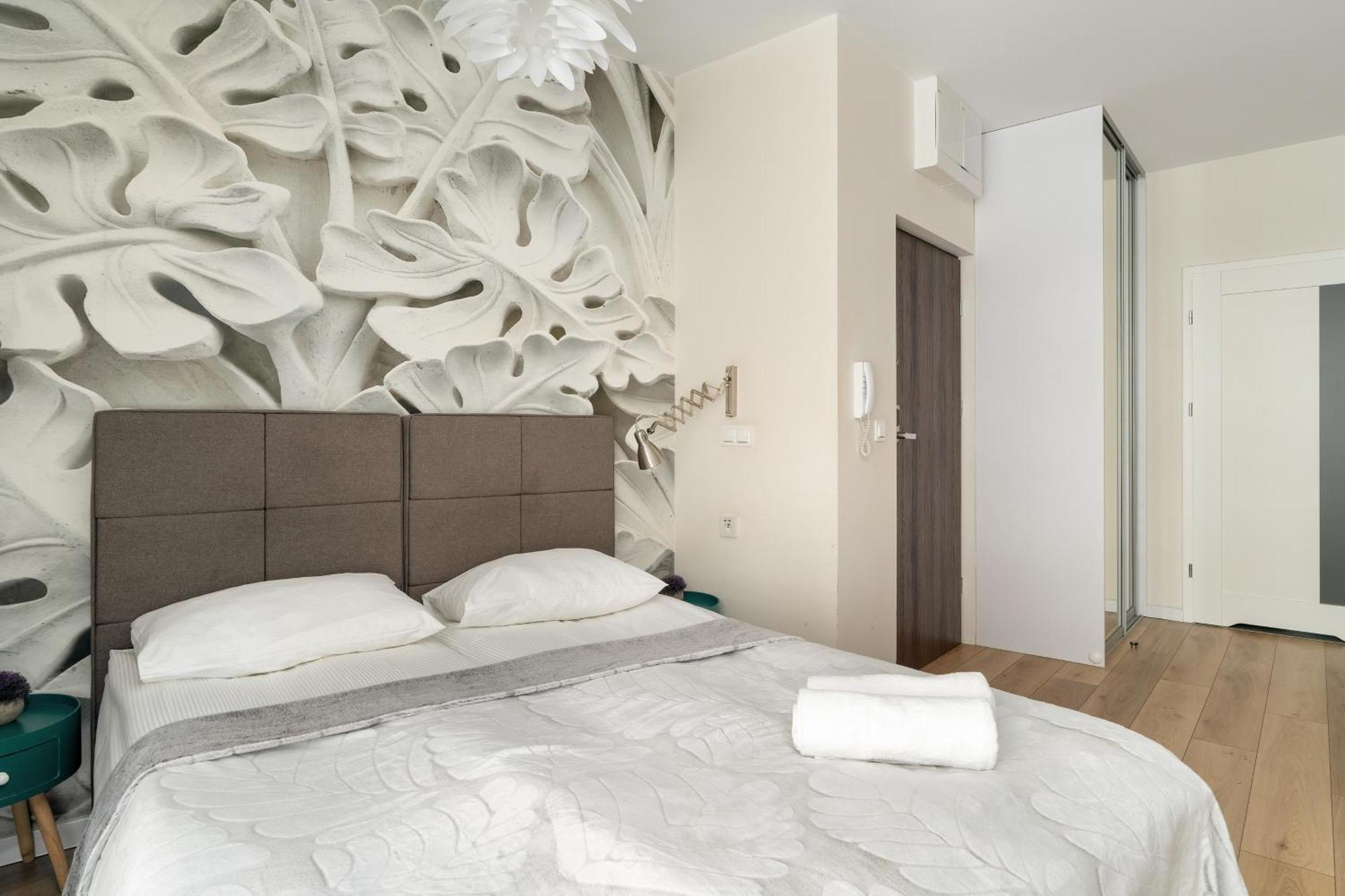Stylowe I Eleganckie Studia Very Berry W Poznaniu By Renters Apartment