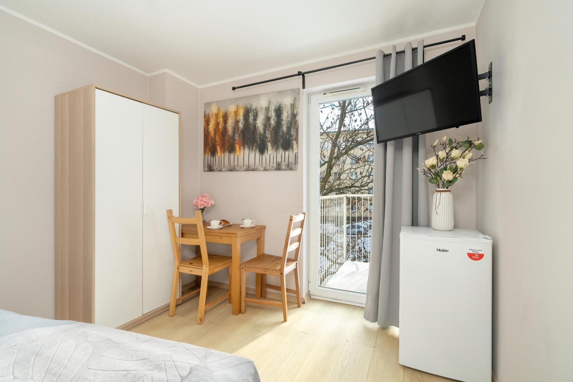 Stylowe I Eleganckie Studia Very Berry W Poznaniu By Renters Apartment Poznan