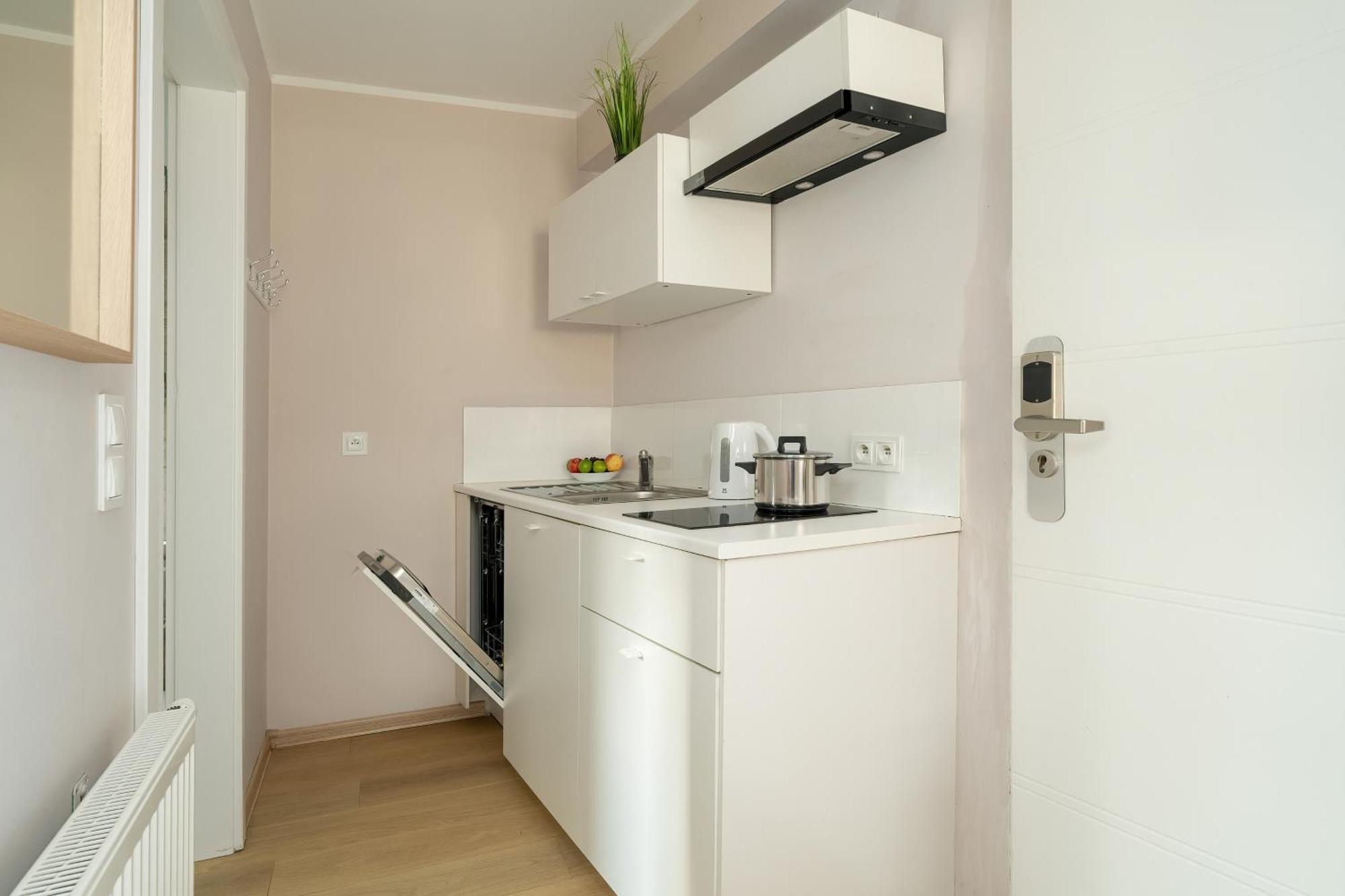 Apartment Stylowe I Eleganckie Studia Very Berry W Poznaniu By Renters