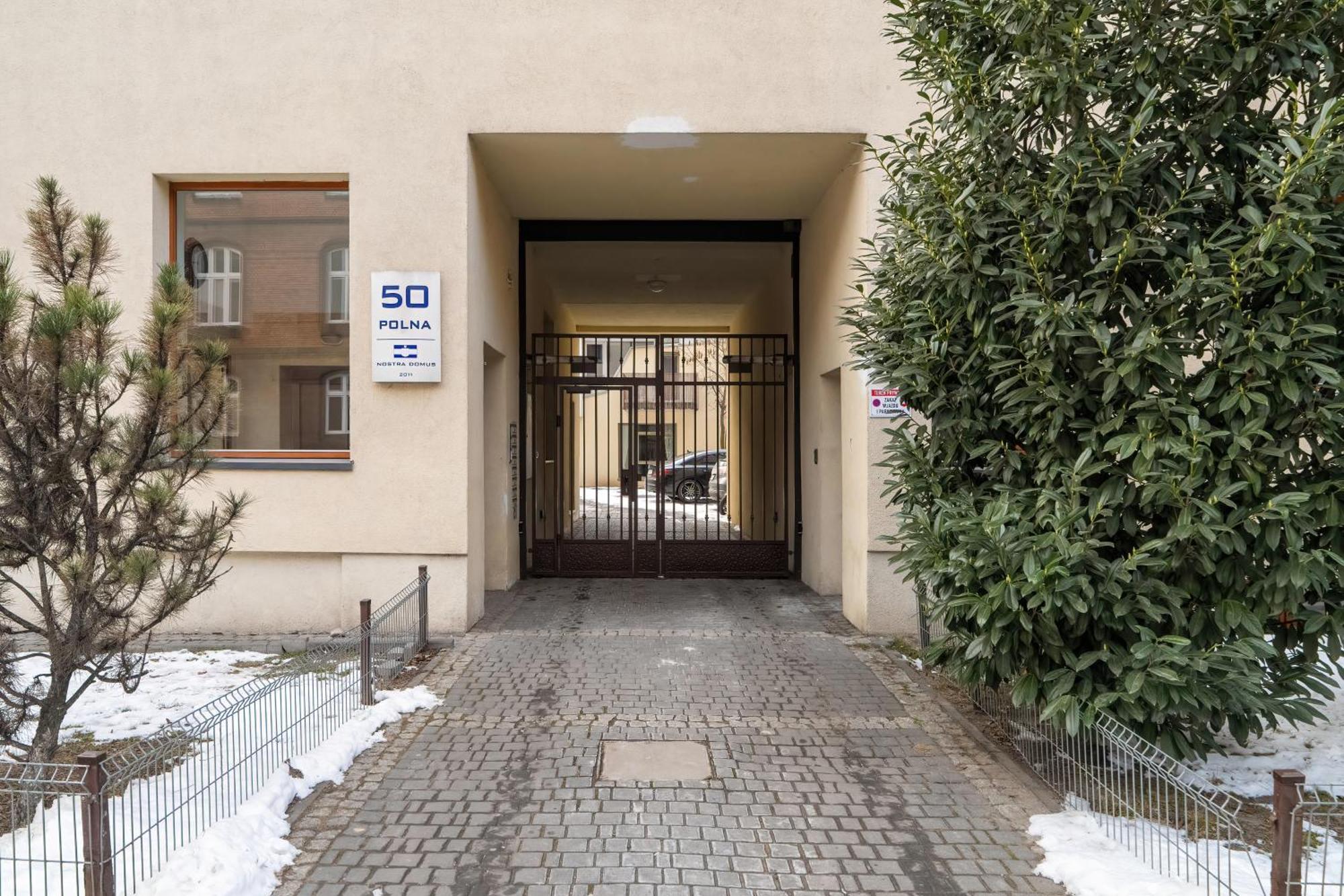 Stylowe I Eleganckie Studia Very Berry W Poznaniu By Renters Apartment Poznan