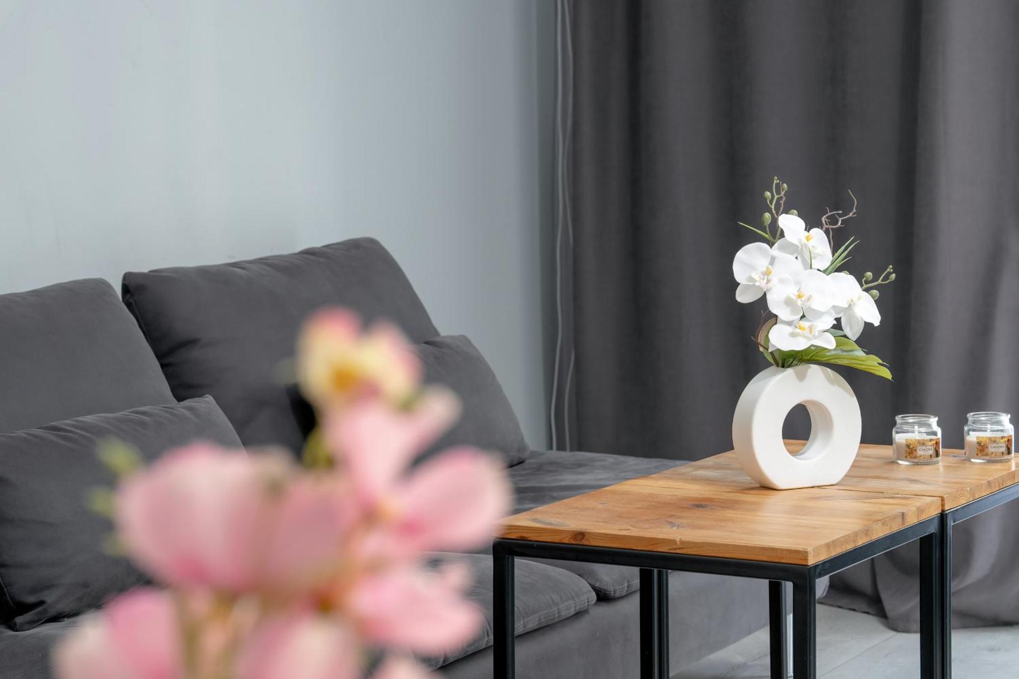 Stylowe I Eleganckie Studia Very Berry W Poznaniu By Renters Apartment Poznan