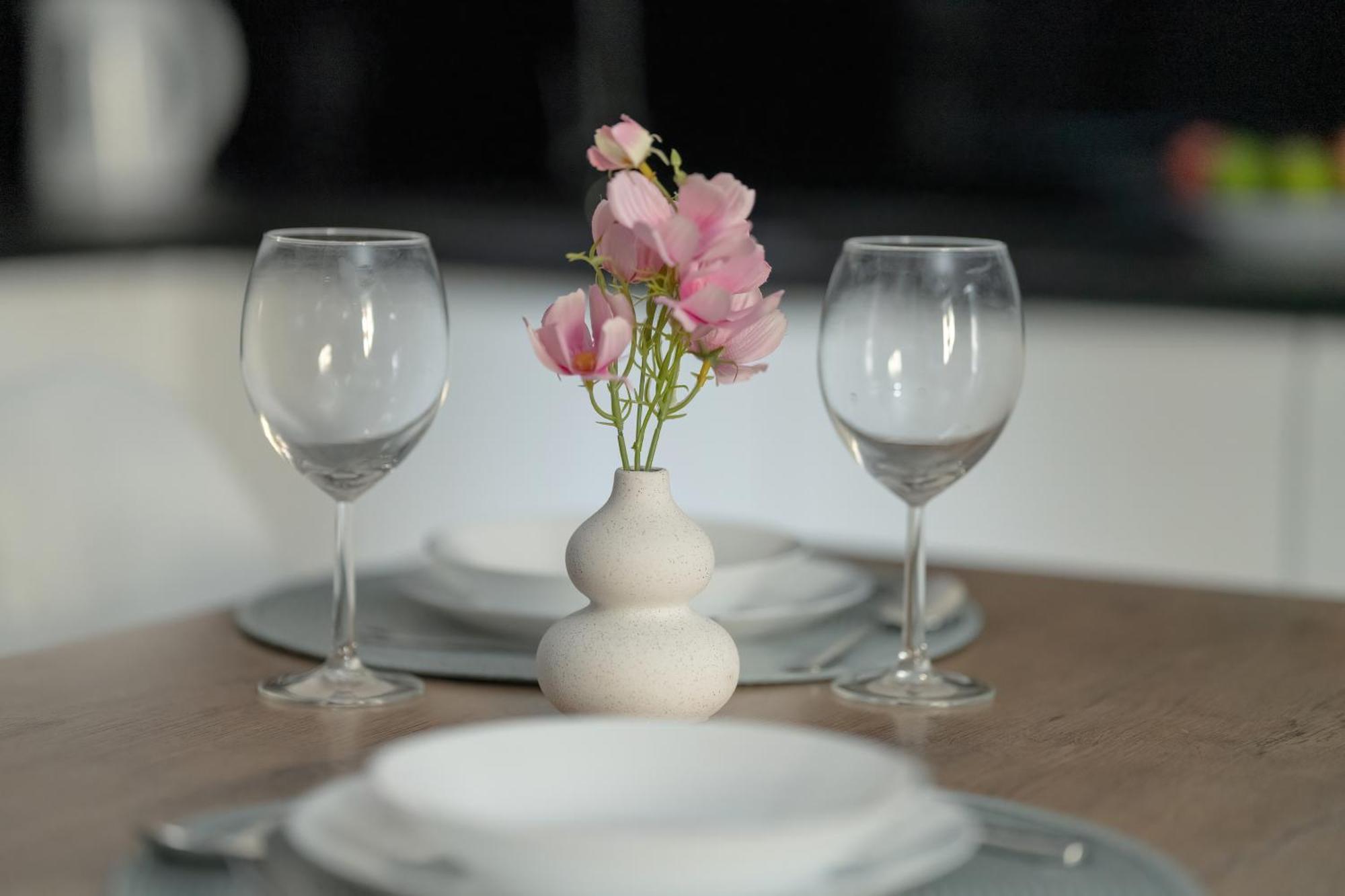 Stylowe I Eleganckie Studia Very Berry W Poznaniu By Renters Apartment