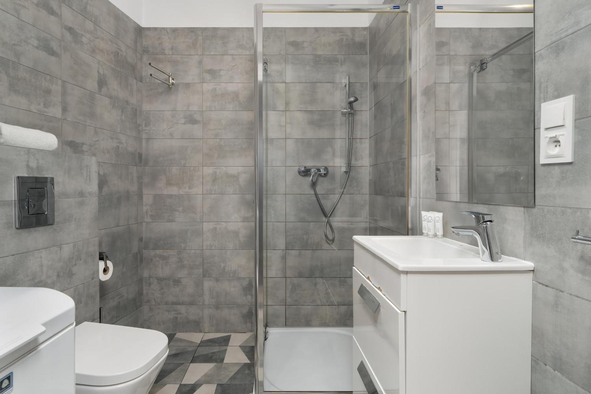 Apartment Stylowe I Eleganckie Studia Very Berry W Poznaniu By Renters *